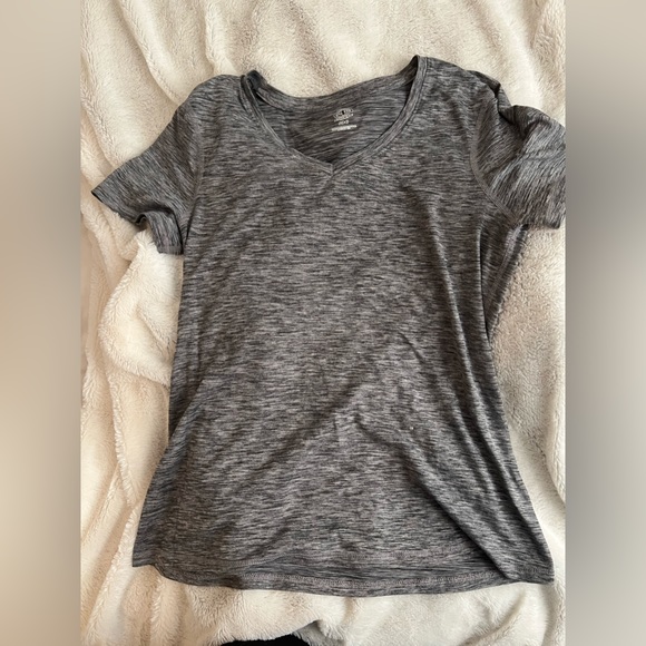 ⚠️🎀BIG $2 SALE!!⚠️🎀 Athletic works tee - Picture 2 of 3